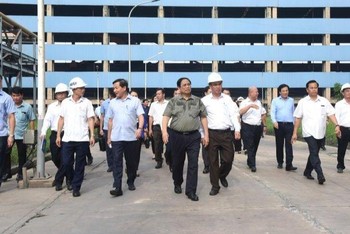 Hình ảnh Thủ tướng kiểm tra, khảo sát thực địa dự án Nhà máy Đạm Ninh Bình