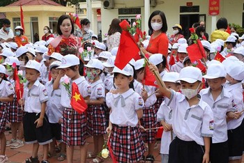 Quang cảnh đón các em học sinh vào lớp 1 ở Trường tiểu học Tân Thành, thành phố Ninh Bình (Ninh Bình). (Ảnh: Minh Quang)