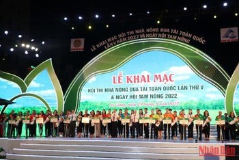 Quang cảnh khai lễ mạc hội thi. 