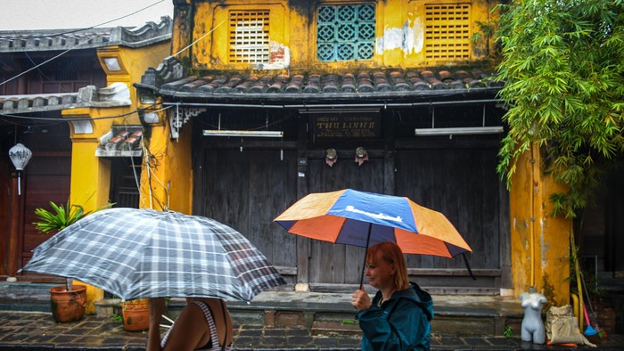 Hình ảnh phố cổ Hội An trước giờ bão Noru đổ bộ