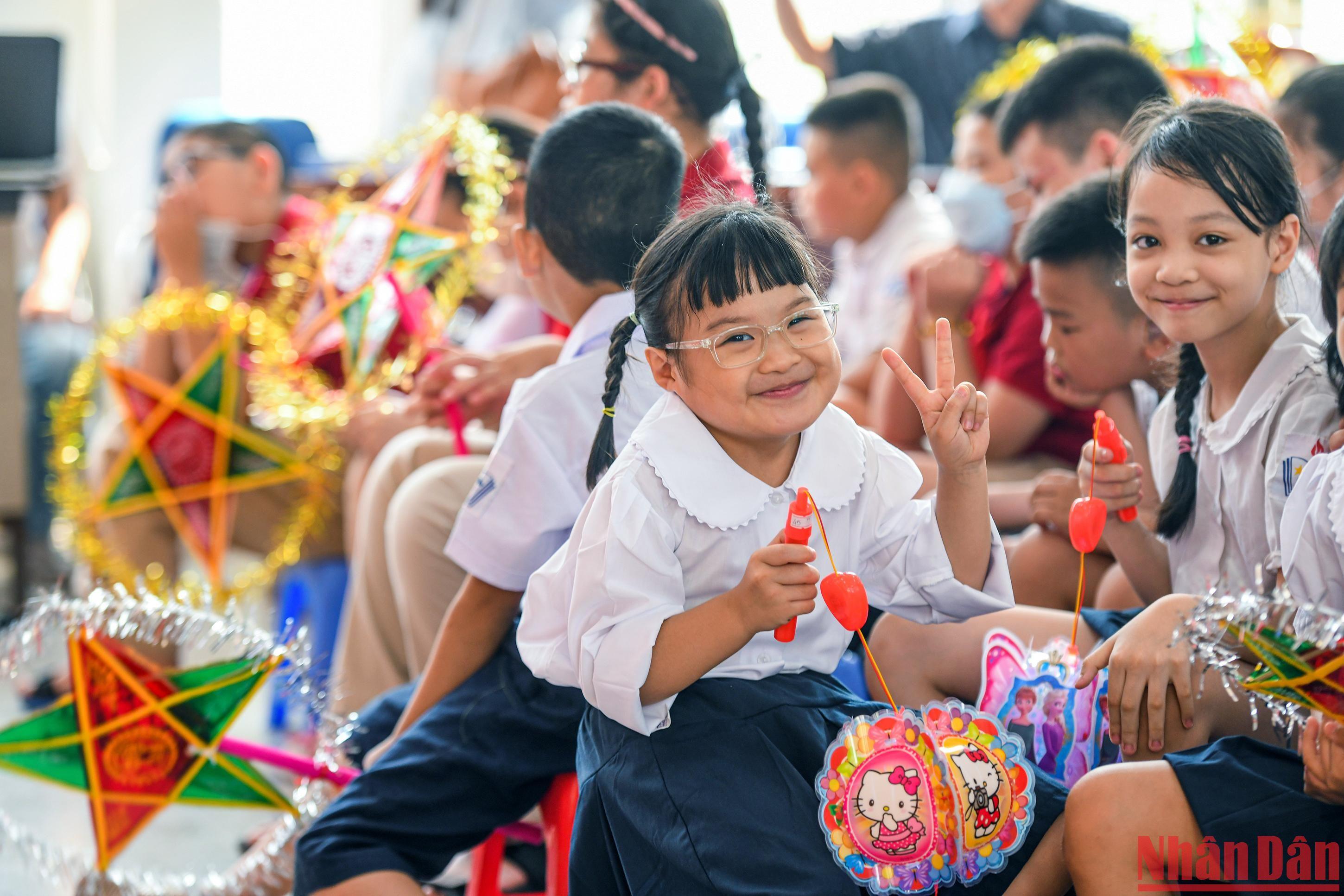 Tết Trung thu đặc biệt của những học sinh khuyết tật Hà Nội