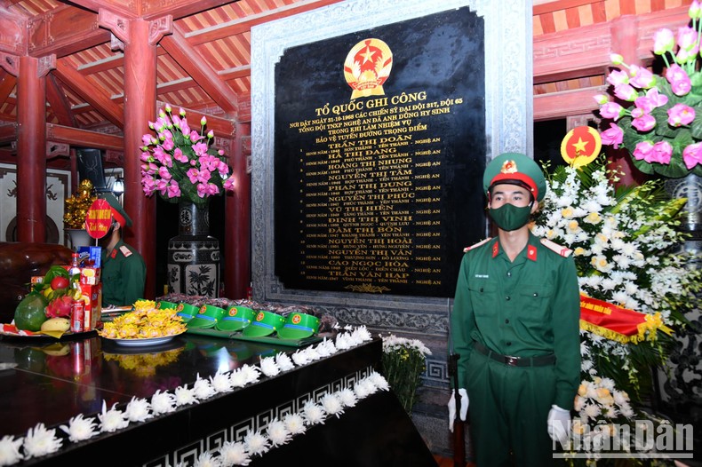 [Ảnh] Dâng hương tưởng niệm các anh hùng liệt sĩ hy sinh trên cung đường Truông Bồn huyền thoại ảnh 3