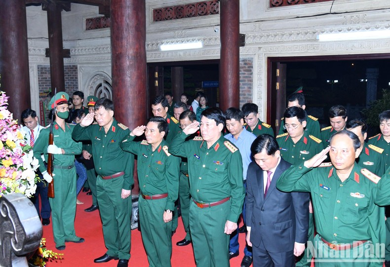 [Ảnh] Dâng hương tưởng niệm các anh hùng liệt sĩ hy sinh trên cung đường Truông Bồn huyền thoại ảnh 4