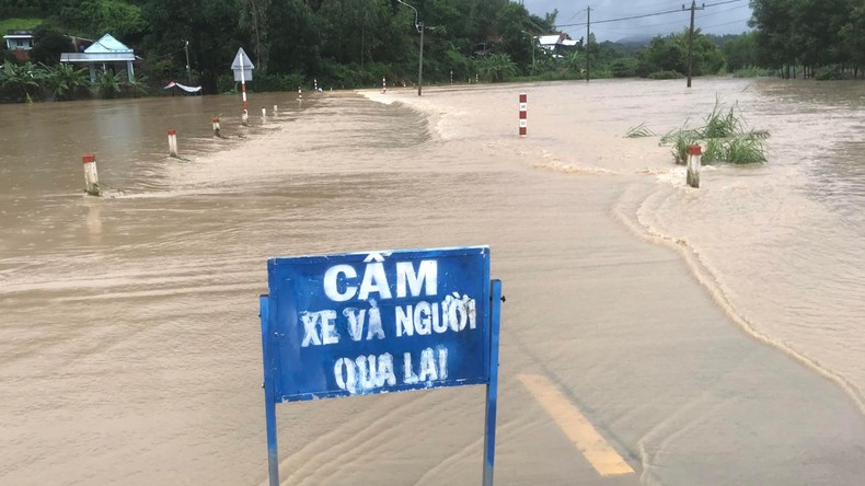 Thiệt hại ban đầu do mưa lớn, Phú Yên tiếp tục ứng phó ảnh 2