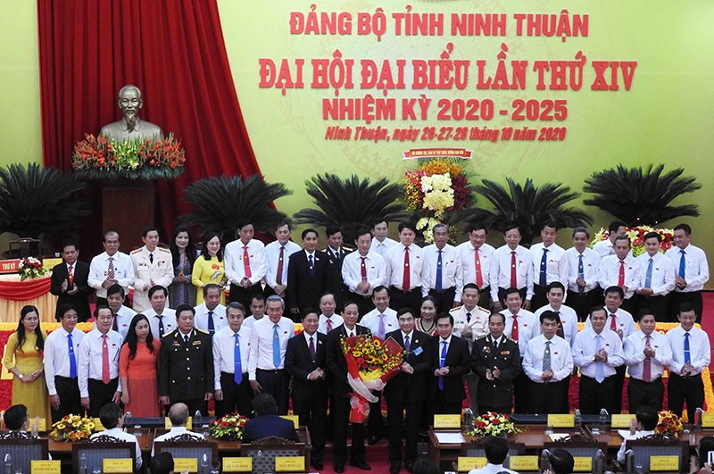 Ban chấp hành Đảng bộ tỉnh Ninh Thuận nhiệm kỳ 2020 - 2025 ra mắt tại Đại hội.