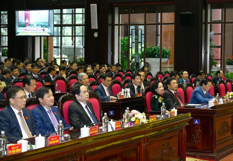 Các đồng chí lãnh đạo Đảng, Nhà nước và các đại biểu dự phiên bế mạc đại hội. 