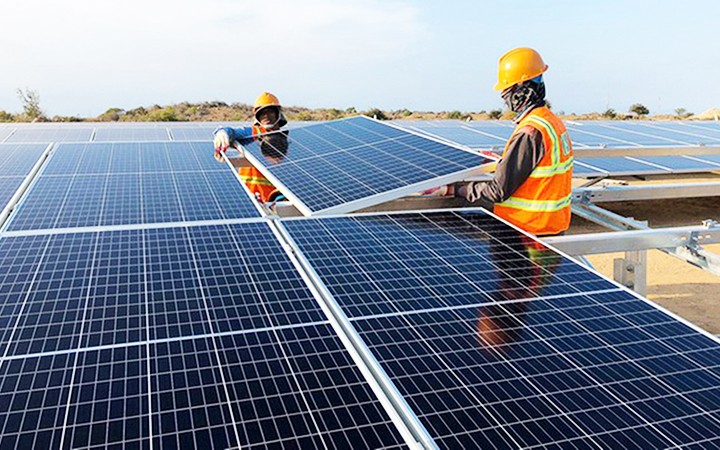 Công ty cổ phần Công nghiệp năng lượng Ninh Thuận chính thức đưa vào vận hành Nhà máy điện mặt trời Phước Ninh (Ninh Thuận) và hòa lưới điện quốc gia. Ảnh: THIỆN NHÂN