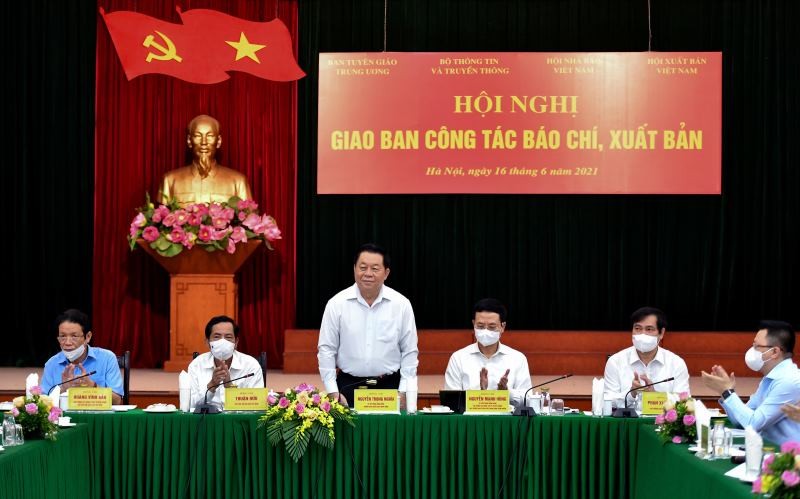 Đồng chí Nguyễn Trọng Nghĩa, Bí thư Trung ương Đảng, Trưởng Ban Tuyên giáo Trung ương phát biểu tại hội nghị.