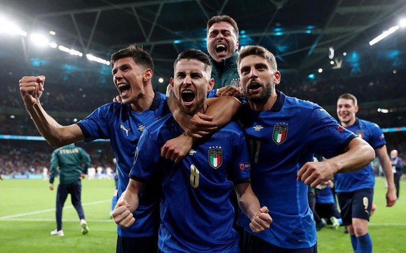 Italia giành chiến thắng trước Tây Ban Nha sau loạt đá luân lưu cân não.