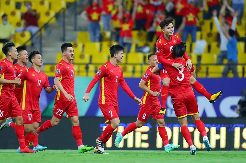 Các cầu thủ Việt Nam ăn mừng bàn mở tỷ số của Quang Hải. (Ảnh: VFF)