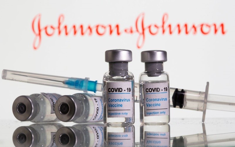 Khoảng 70% dân số Mỹ đủ điều kiện đã được tiêm đủ liều vaccine ngừa Covid-19. (Ảnh: Reuters)