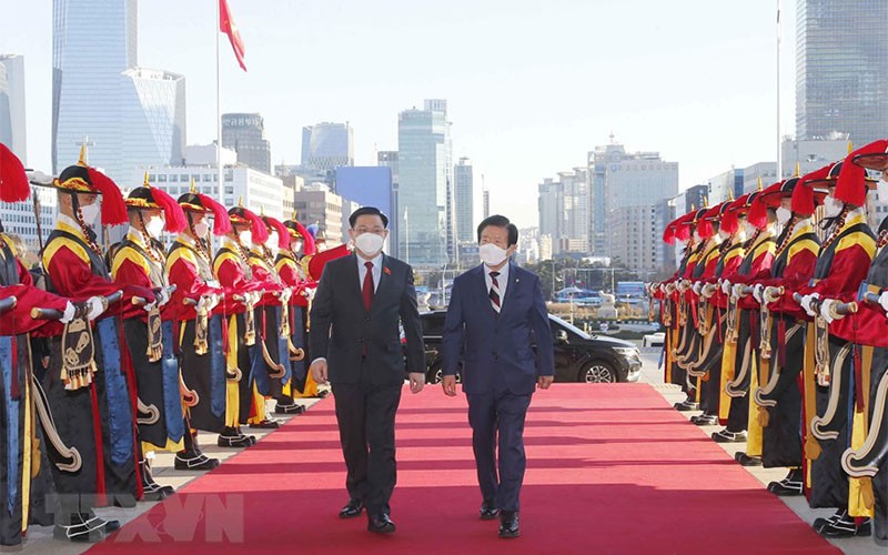 Chủ tịch Quốc hội Vương Đình Huệ và Chủ tịch Quốc hội Hàn Quốc Park Byeong-seug. (Ảnh: TTXVN)