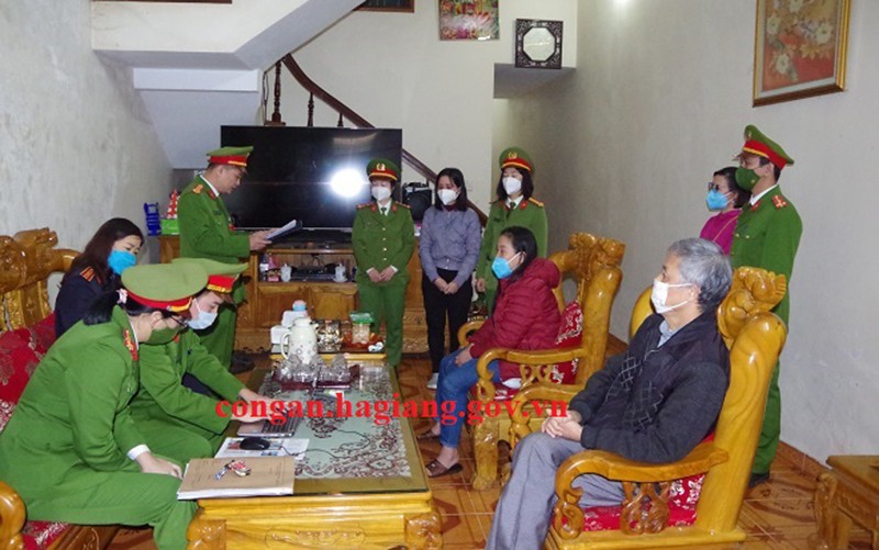 Cơ quan cảnh sát điều tra bắt giam bị can Nguyễn Thị Hồng Vân. (Ảnh: Công an tỉnh Hà Giang)