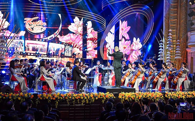 Biểu diễn hòa nhạc tại Chương trình Xuân quê hương 2022. 