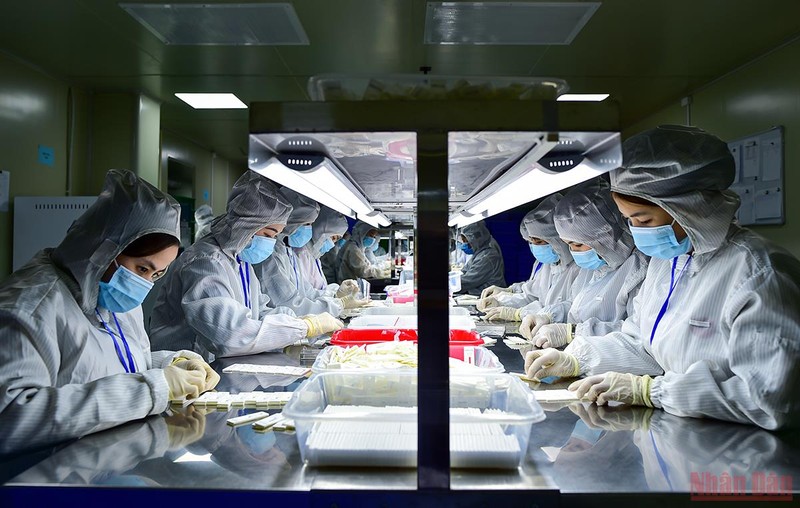 Dây chuyền sản xuất kit test kháng nguyên virus SARS-CoV-2 của Công ty TNHH Medicon. (Ảnh: THÀNH ĐẠT) 
