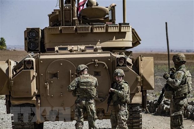 Binh sĩ Mỹ tuần tra tại làng Jawadiyah, thuộc tỉnh Hasakeh, Syria, ngày 30/8/2021. (Ảnh: AFP/ TTXVN)