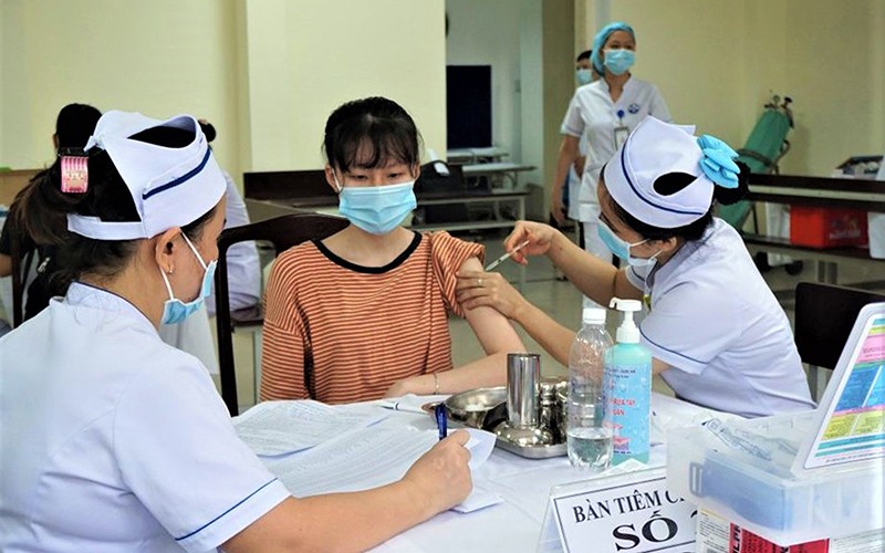 Tiêm vắc-xin phòng Covid-19 cho trẻ từ 12-17 tuổi tại TP Hồ Chí Minh. (Ảnh YẾN THƯ)