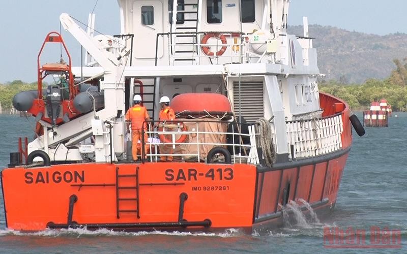 Tàu SAR 413 của Trung tâm Phối hợp Tìm kiếm-Cứu nạn hàng hải khu vực 3 lên đường ra vị trí tàu Vandon Ace gặp nạn.