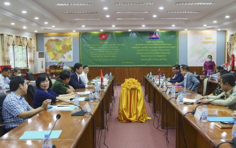 Quang cảnh làm việc giữa Ban Chỉ đạo 515 tỉnh Long An và Ban Chuyên trách tỉnh Svay Rieng.