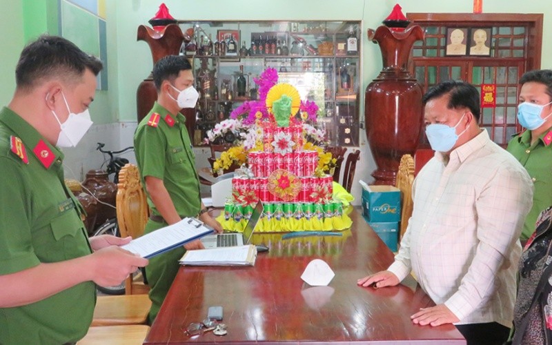 Bắt tạm giam bị can Nguyễn Bá Quận.