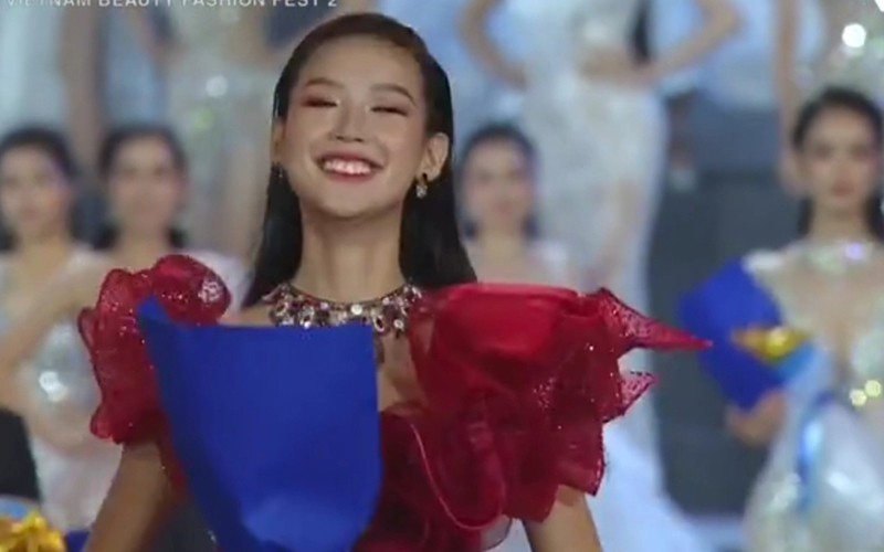 Lê Nguyễn Bảo Ngọc đoạt giải người đẹp thời trang của cuộc thi Hoa hậu Thế giới Việt Nam 2022. 