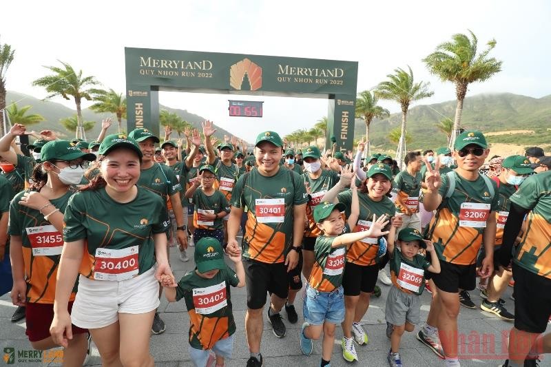 Hơn 3.000 người tham gia giải chạy MerryLand Quy Nhơn Run 2022 tại thành phố Quy Nhơn.