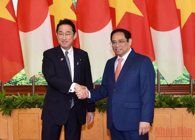 Thủ tướng Phạm Minh Chính và Thủ tướng Nhật Bản Kishida Fumio. (Ảnh: TRẦN HẢI)