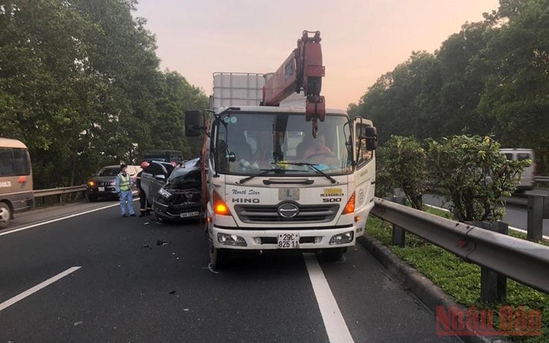 Tai nạn giao thông trên tuyến cao tốc Pháp Vân-Cầu Giẽ.