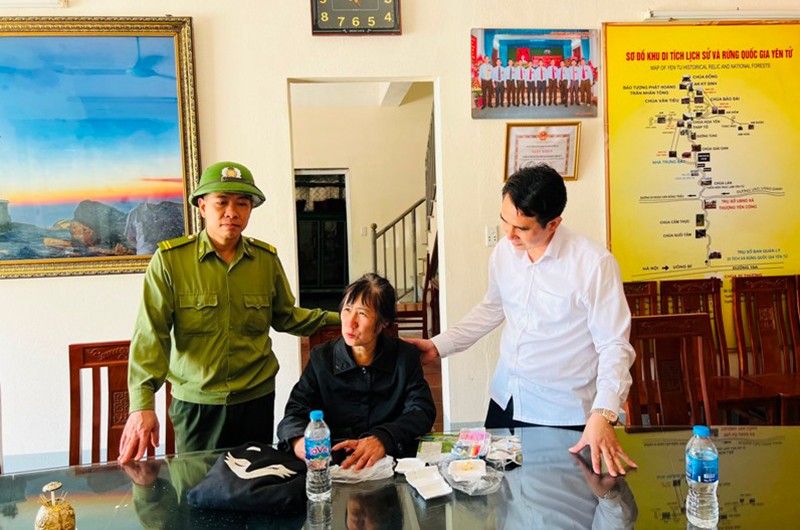 Bà Nguyễn Thị Bích Liên đã được cán bộ, nhân viên Ban Quản lý di tích và rừng quốc gia Yên Tử chăm sóc, hiện tại sức khỏe đã ổn định.
