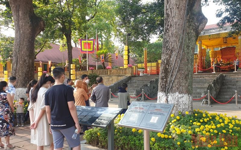  Hoàng Thành Thăng Long cũng là điểm hút du khách trong dịp nghỉ lễ 30/4 - 1/5 (Ảnh: T.LINH)