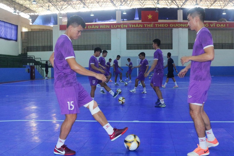 Đội tuyển futsal nam Việt Nam tập luyện trước ngày thi đấu. (Ảnh: Đại Nghĩa)