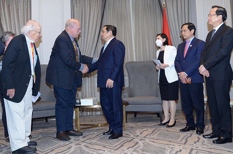 Thủ tướng Phạm Minh Chính tiếp ông McAuliff và bạn bè Hoa Kỳ ủng hộ nạn nhân da cam.