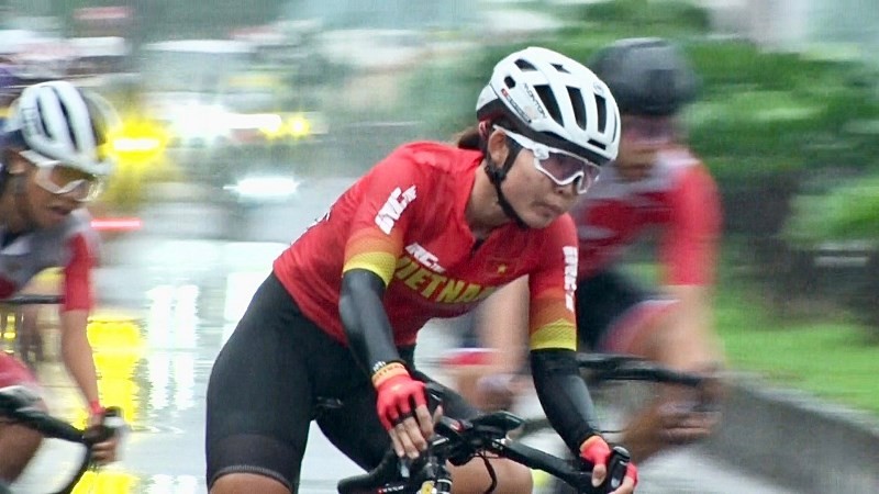 Nữ VĐV Việt Nam xuất sắc dẫn đầu đoàn đua giành Huy chương vàng; Ảnh: NGUYỄN TUẤN.