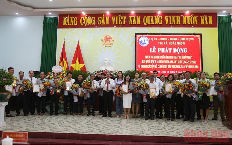 Vinh danh 48 cơ quan, đơn vị, doanh nghiệp có thành tích nổi bật trong phong trào “Đền ơn đáp nghĩa” trên địa bàn thị xã Hoài Nhơn.
