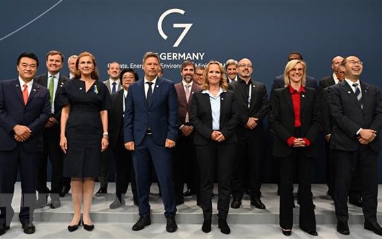 Bộ trưởng khí hậu, môi trường và năng lượng các nước G7 chụp ảnh chung tại hội nghị ở Berlin, Đức ngày 26/5/2022. (Ảnh: AFP/TTXVN)