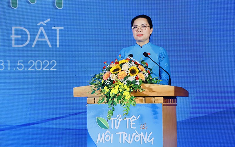 Chủ tịch Hội Liên hiệp Phụ nữ Việt Nam Hà Thị Nga phát biểu ý kiến.