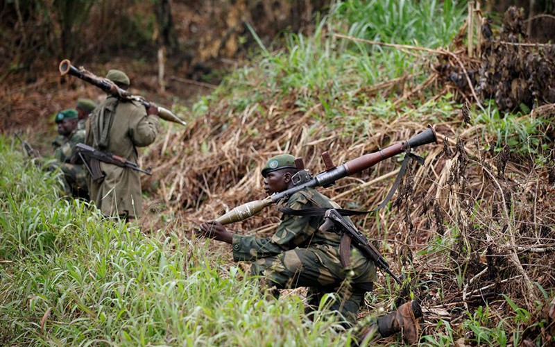 Binh sĩ của CHDC Congo tuần tra gần khu vực Beni tại tỉnh North-Kivu, ngày 31/12/2013. (Ảnh: Reuters)