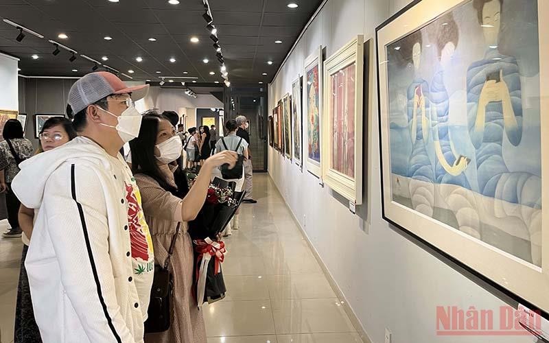 Lần đầu tiên Thành phố Hồ Chí Minh tổ chức triển lãm tranh lụa.