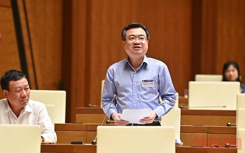 Bộ trưởng Xây dựng Nguyễn Thanh Nghị làm rõ một số ý kiến đại biểu Quốc hội nêu trong phiên chất vấn chiều 8/6. (Ảnh: LINH KHOA)
