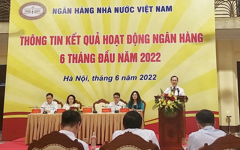 Phó Thống đốc Thường trực Ngân hàng Nhà nước Đào Minh Tú phát biểu tại cuộc họp báo.