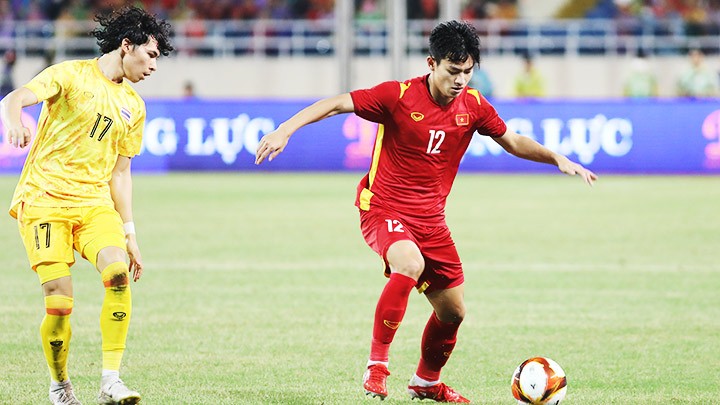 Cầu thủ Tuấn Tài (12) thi đấu nổi bật trong mầu áo U23 Việt Nam. Ảnh: LÊ MINH