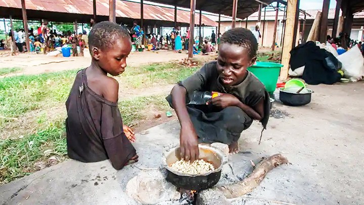 Nhiều trẻ em ở Malawi đang sống trong tình trạng nghèo đói. Ảnh: AFP
