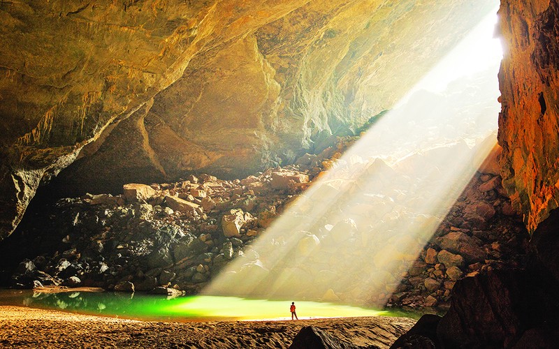 Buổi sáng trong Hang Én, hang động tự nhiên lớn thứ ba thế giới. Ảnh: Ryan Deboodt 