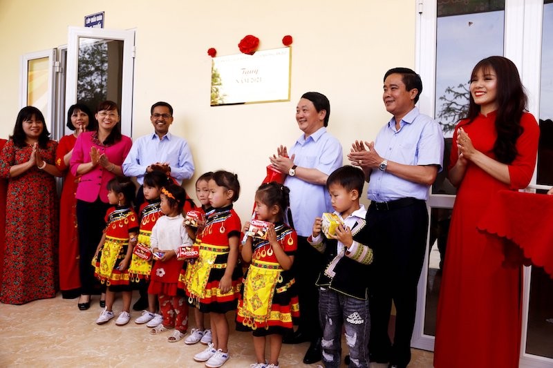 Khánh thành đưa Trường mầm non Trung Chải do Đại sứ quán Ấn Độ tại Việt Nam tài trợ vào hoạt động.