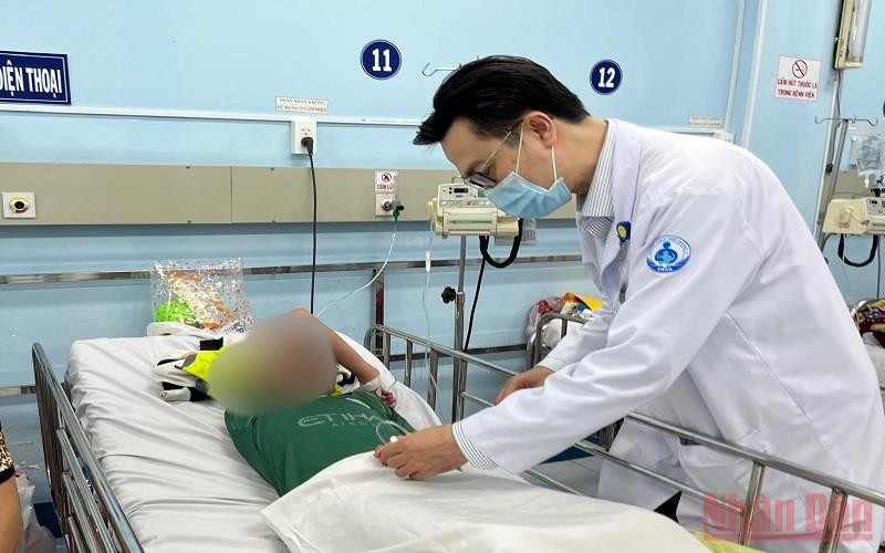 Trẻ mắc bệnh sốt xuất huyết điều trị tại Bệnh viện Nhi Đồng 1.