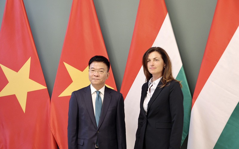 Bộ trưởng Tư pháp Việt Nam Lê Thành Long và Bộ trưởng Tư pháp Hungary Judit Varga tại Lễ ký Chương trình hợp tác giữa hai Bộ Tư pháp giai đoạn 2022-2023.