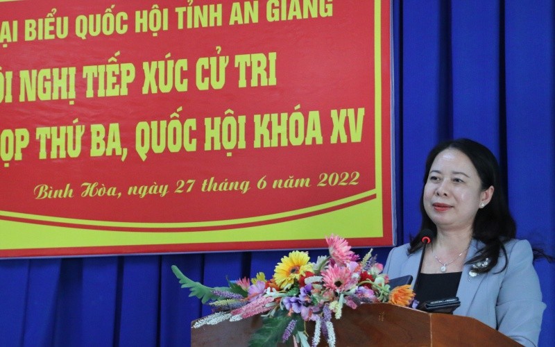 Đồng chí Võ Thị Ánh Xuân phát biểu tại buổi tiếp xúc cử tri huyện Châu Thành.