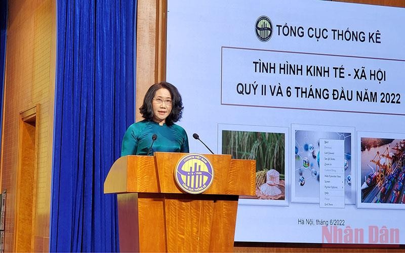 Tổng cục trưởng Tổng cục Thống kê Nguyễn Thị Hương tại cuộc họp báo ngày 29/6. 