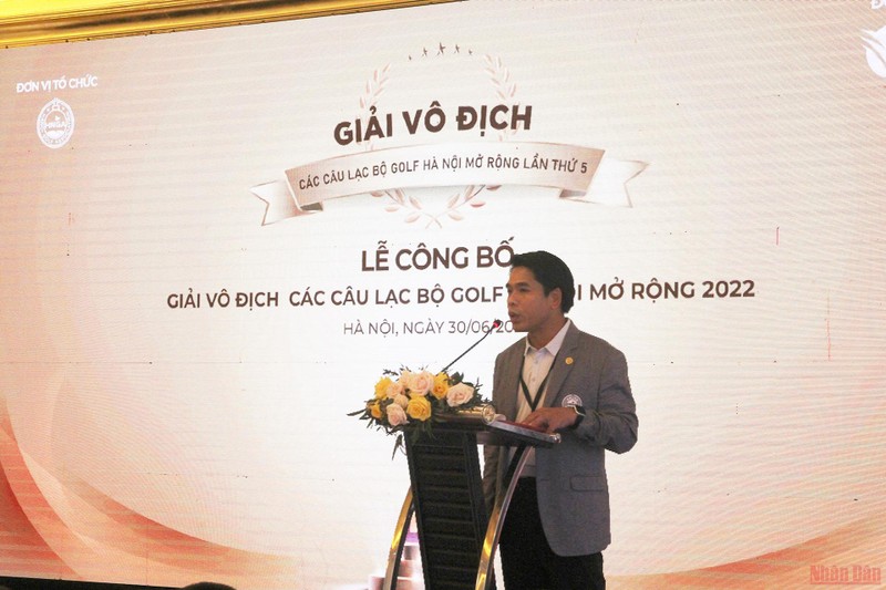 Chủ tịch Hội Golf thành phố Hà Nội Nguyễn Tô Ninh phát biểu mở đầu buổi họp báo. (Ảnh: HUY LINH)