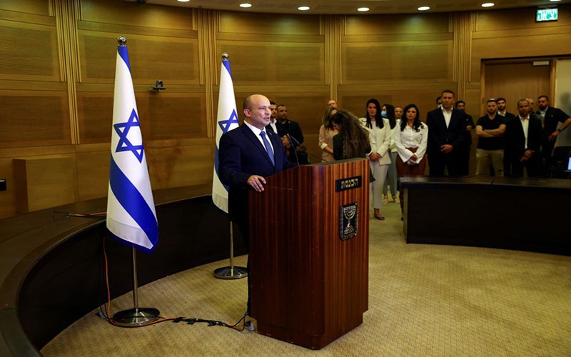 Thủ tướng Bennett phát biểu trước truyền thông tại trụ sở Quốc hội Israel, ngày 29/6. (Ảnh: Reuters)